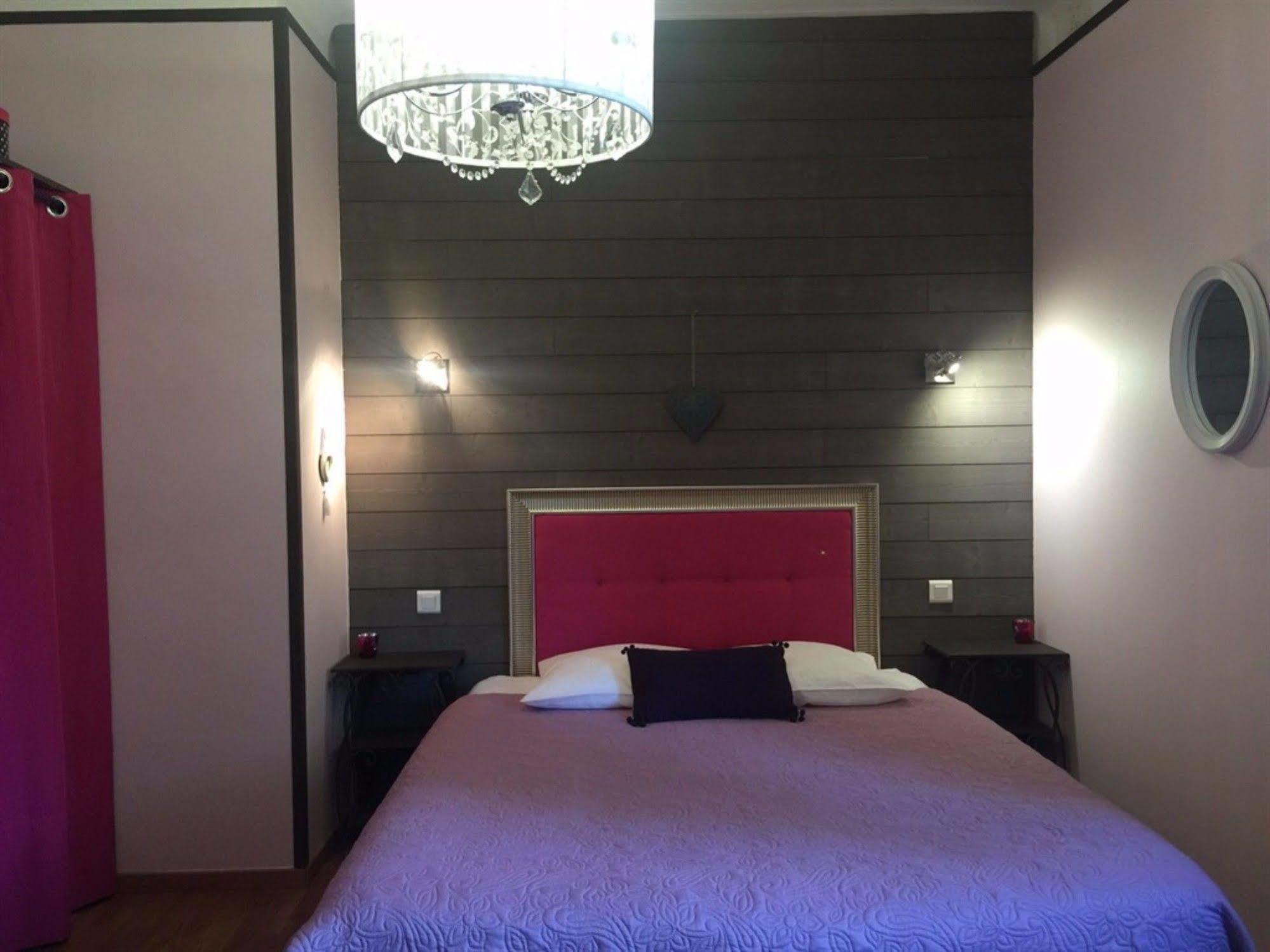 O Clair De Lune: Sarlat Retreat with Private Parking, Heated Pool & Wellness Spa Exterior photo